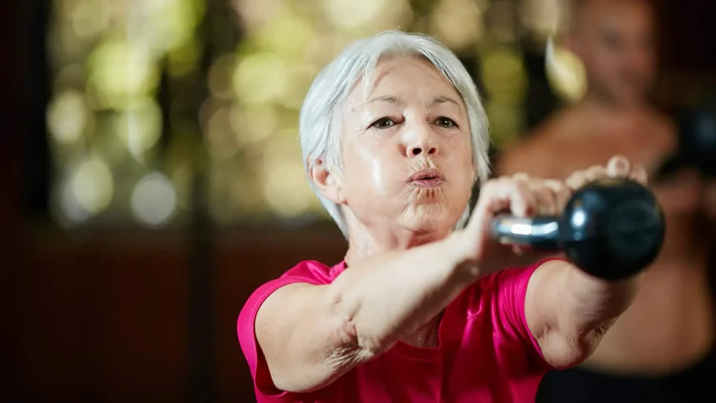 Toning Arms Without the Bulk: Is It Achievable? 1 Woman doing resistance band exercises for toned arms Reigate